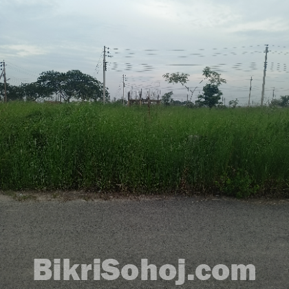 বসুন্ধরা- এন - ব্লকে ৩ কাটা প্লট বিক্রয় হবে।